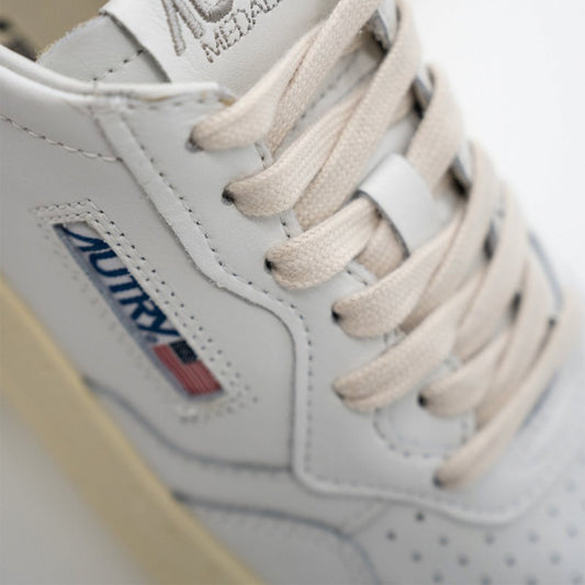 Tenis Medalist Mujer en Cuero Blanco/Palo Rosa