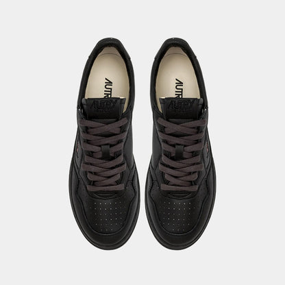 Tenis Medalist Low en Cuero Negro