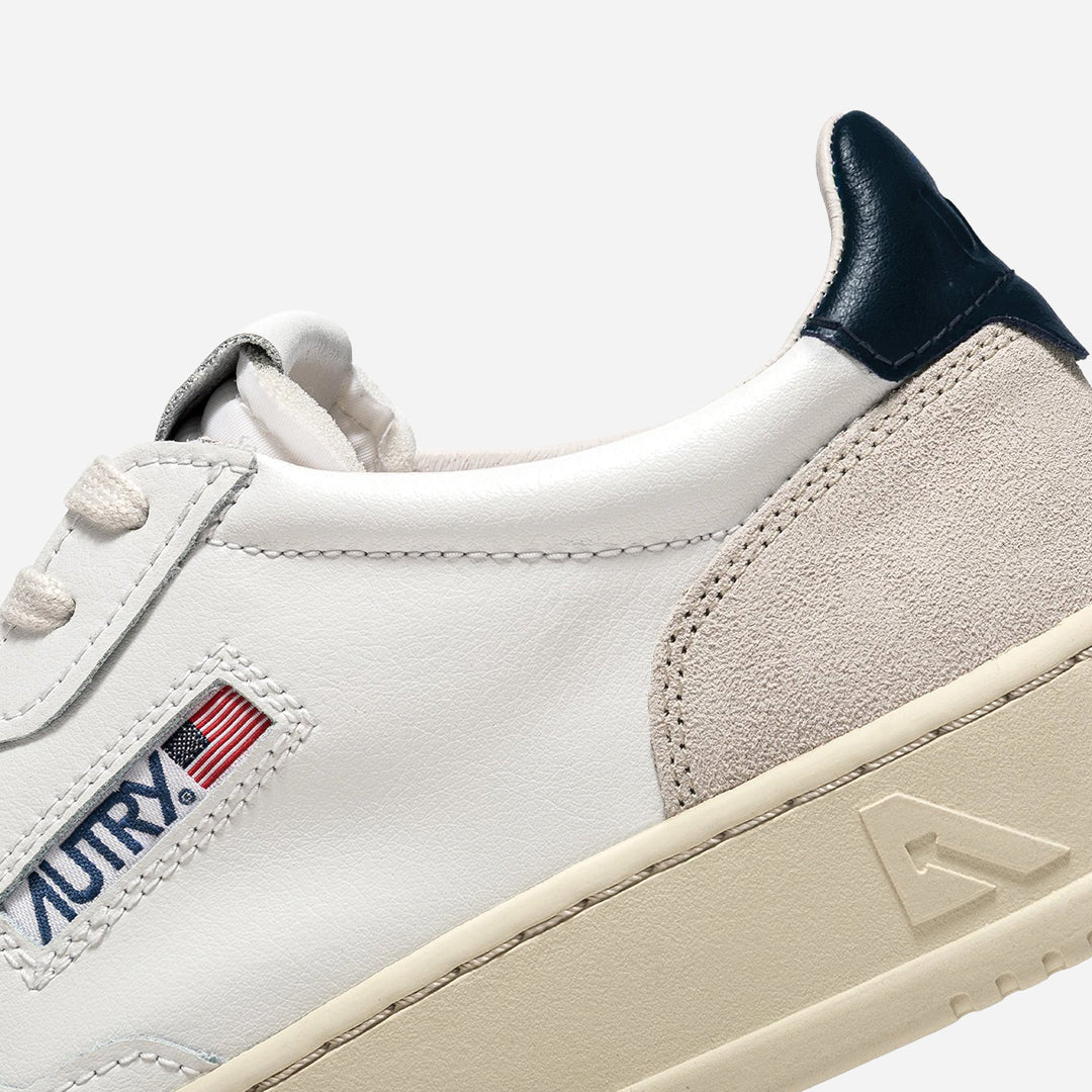 Tenis Medalist Dama Blanco Gamuza Detalle Azul