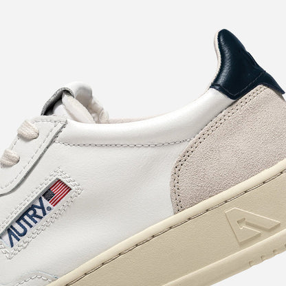Tenis Medalist Dama Blanco Gamuza Detalle Azul